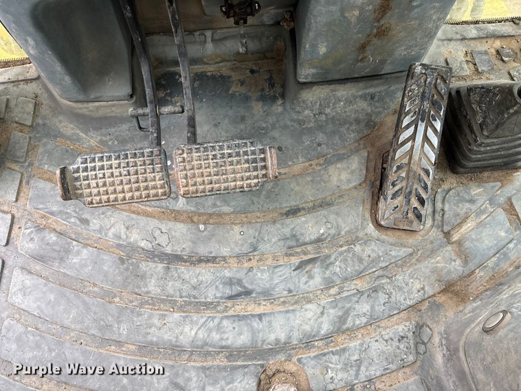 image for item EA4494 2000 New Holland 675E backhoe