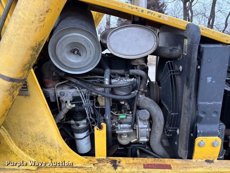 image for item EA4494 2000 New Holland 675E backhoe