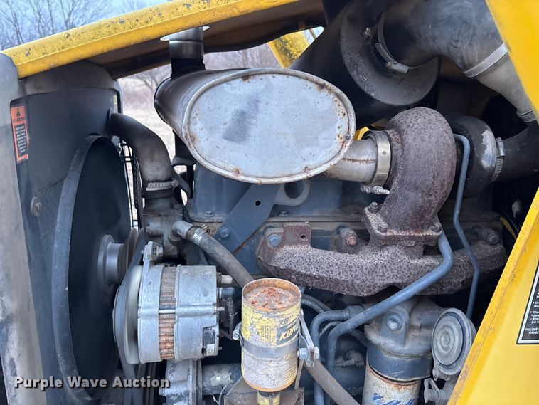 image for item EA4494 2000 New Holland 675E backhoe