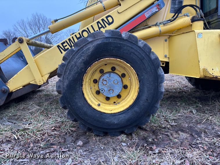 image for item EA4494 2000 New Holland 675E backhoe