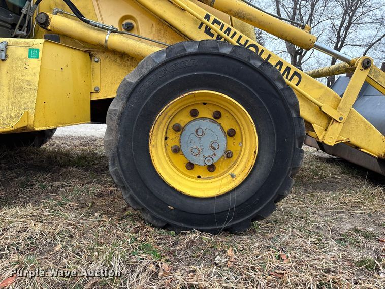 image for item EA4494 2000 New Holland 675E backhoe