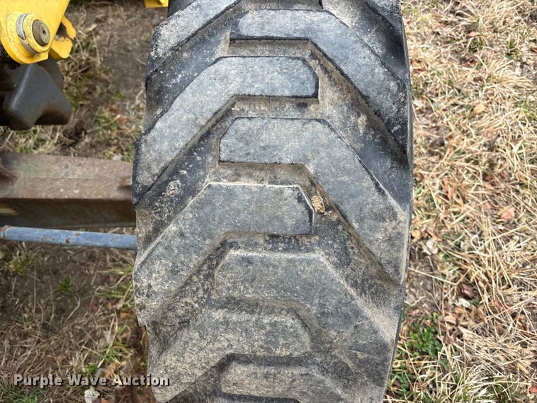 image for item EA4494 2000 New Holland 675E backhoe