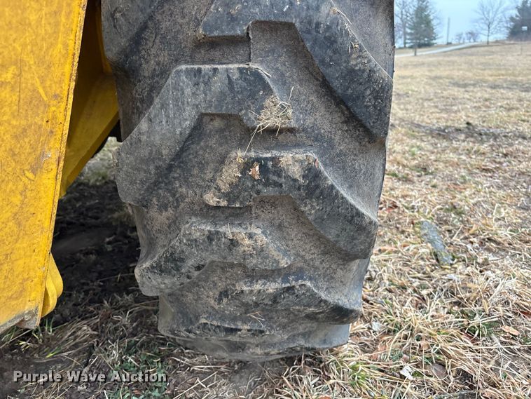 image for item EA4494 2000 New Holland 675E backhoe