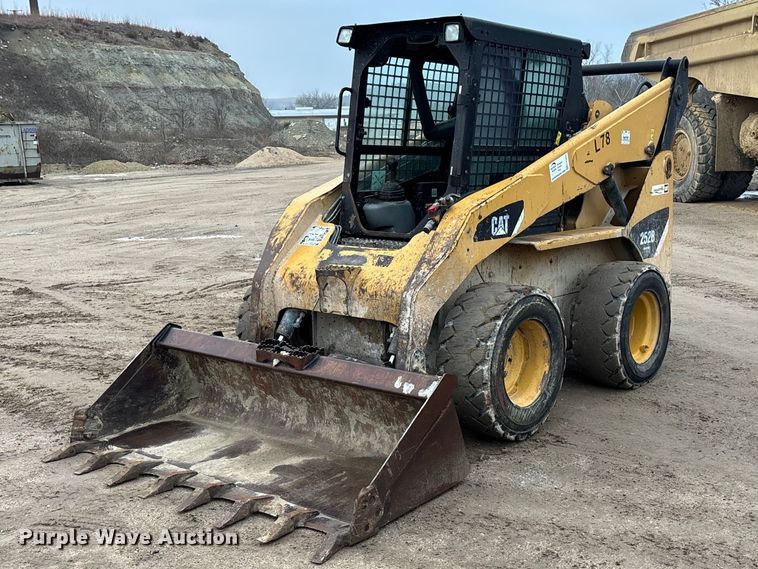 image for item EA4504 2008 Caterpillar 252B2 skid steer loader