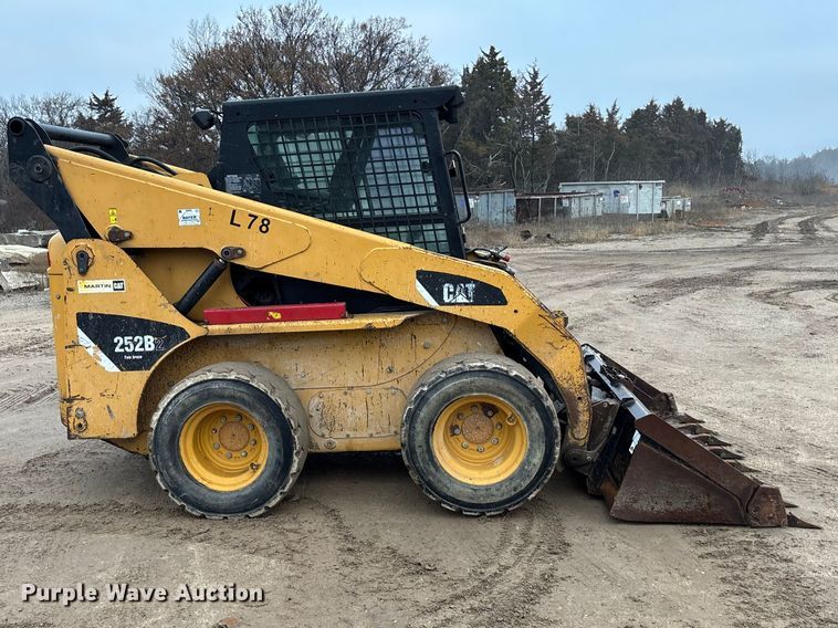 image for item EA4504 2008 Caterpillar 252B2 skid steer loader