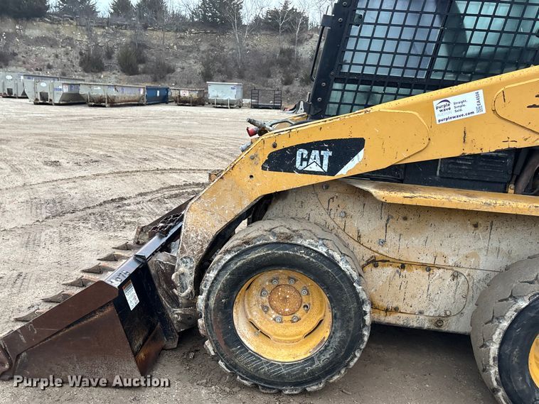 image for item EA4504 2008 Caterpillar 252B2 skid steer loader
