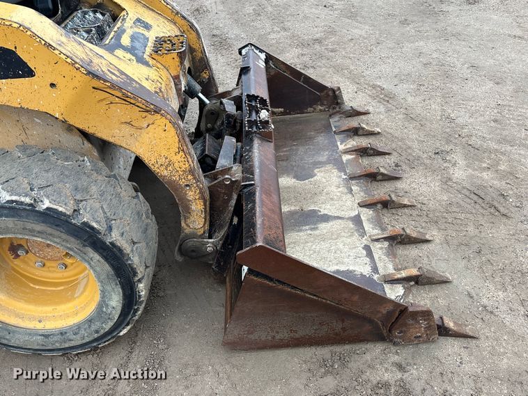 image for item EA4504 2008 Caterpillar 252B2 skid steer loader