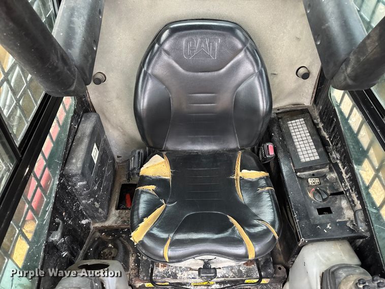 image for item EA4504 2008 Caterpillar 252B2 skid steer loader