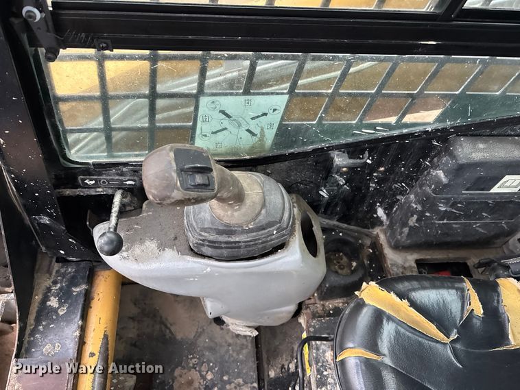 image for item EA4504 2008 Caterpillar 252B2 skid steer loader