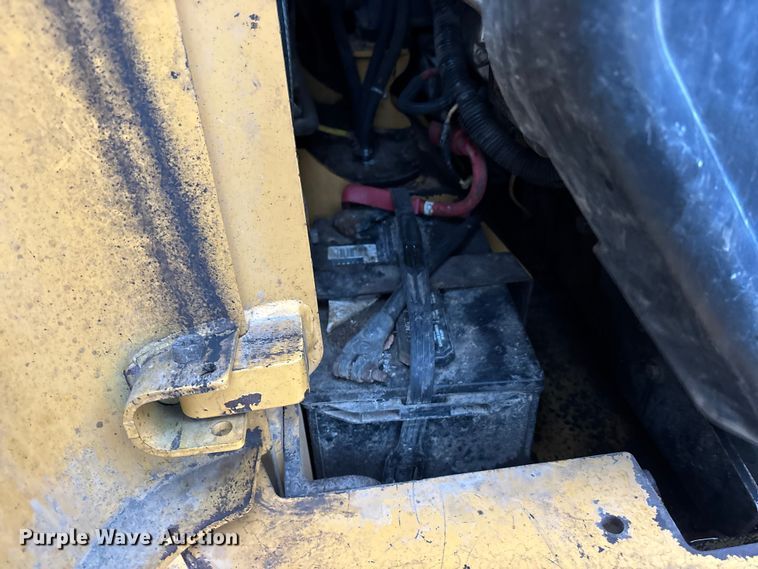 image for item EA4504 2008 Caterpillar 252B2 skid steer loader