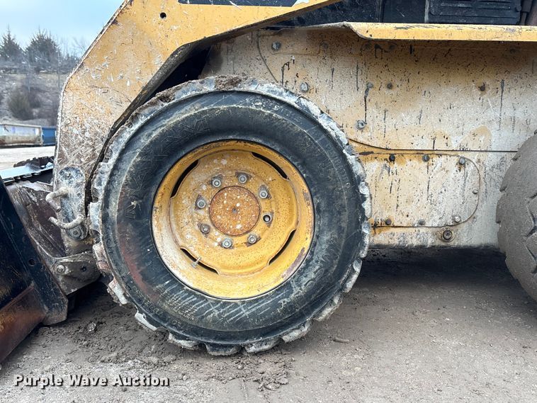 image for item EA4504 2008 Caterpillar 252B2 skid steer loader