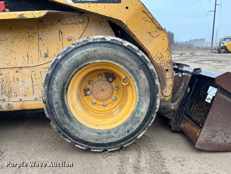 image for item EA4504 2008 Caterpillar 252B2 skid steer loader