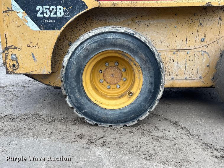image for item EA4504 2008 Caterpillar 252B2 skid steer loader