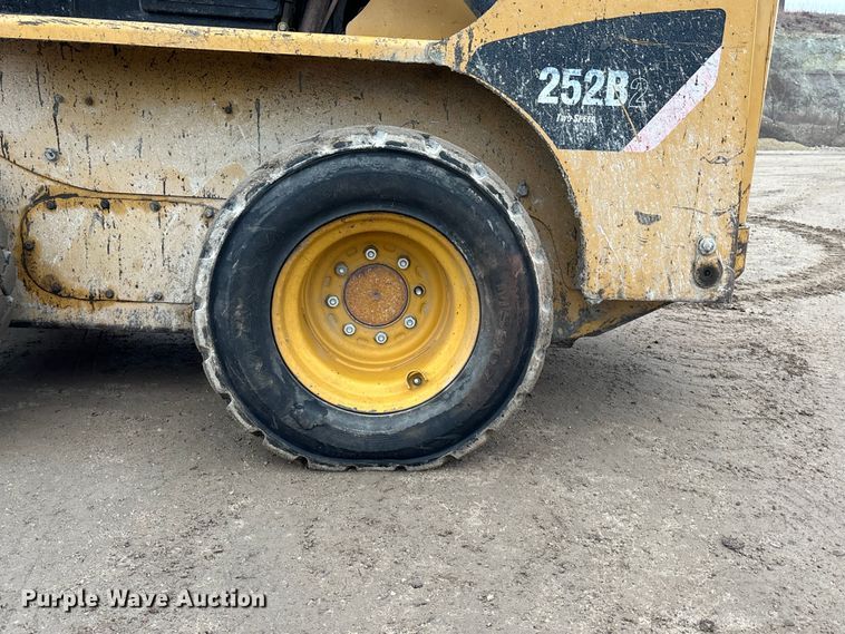 image for item EA4504 2008 Caterpillar 252B2 skid steer loader