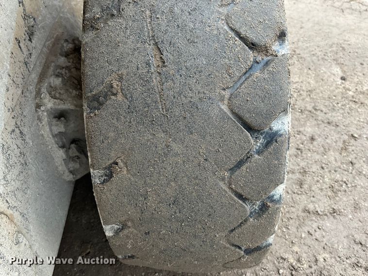 image for item EA4504 2008 Caterpillar 252B2 skid steer loader