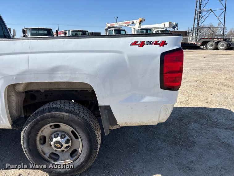 image for item EA4522 2019 Chevrolet Silverado 2500HD Crew Cab pickup truck