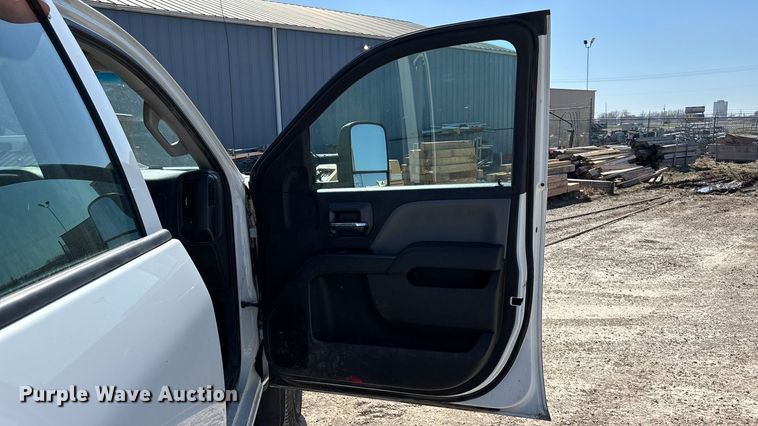 image for item EA4522 2019 Chevrolet Silverado 2500HD Crew Cab pickup truck