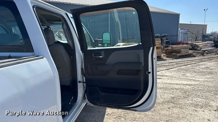 image for item EA4522 2019 Chevrolet Silverado 2500HD Crew Cab pickup truck