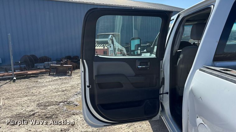 image for item EA4522 2019 Chevrolet Silverado 2500HD Crew Cab pickup truck