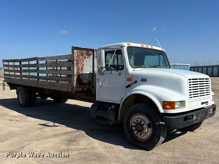 image for item EA4523 2001 International 4700 flatbed truck