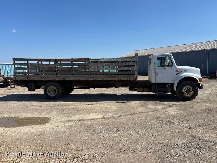 image for item EA4523 2001 International 4700 flatbed truck
