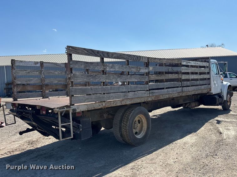 image for item EA4523 2001 International 4700 flatbed truck