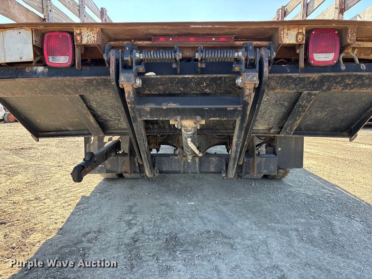 image for item EA4523 2001 International 4700 flatbed truck