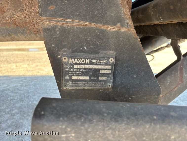 image for item EA4523 2001 International 4700 flatbed truck