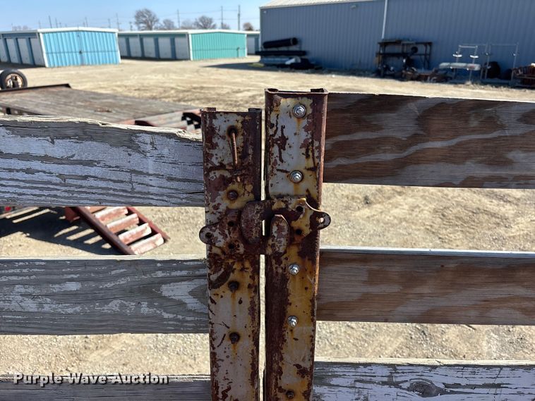 image for item EA4523 2001 International 4700 flatbed truck