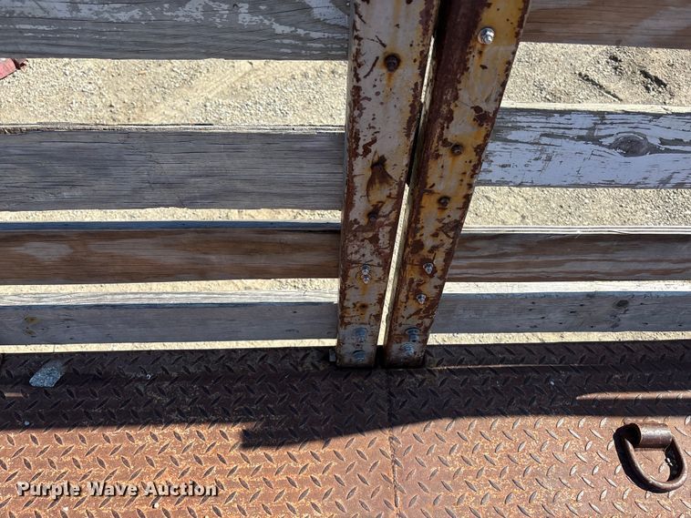 image for item EA4523 2001 International 4700 flatbed truck