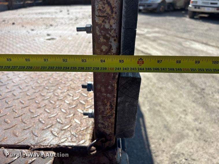 image for item EA4523 2001 International 4700 flatbed truck