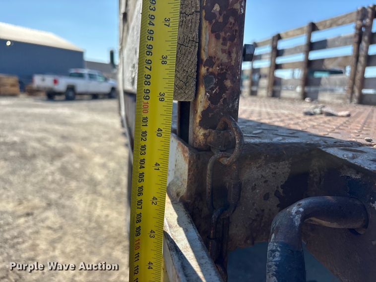 image for item EA4523 2001 International 4700 flatbed truck