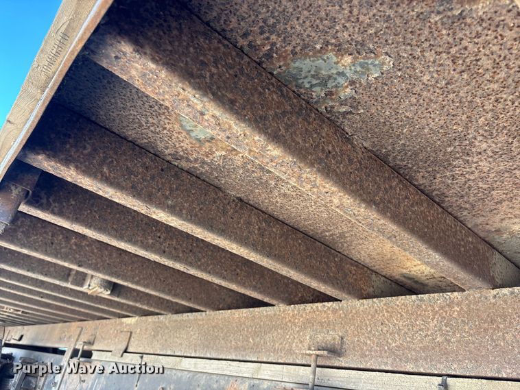 image for item EA4523 2001 International 4700 flatbed truck