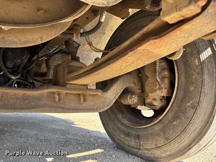 image for item EA4523 2001 International 4700 flatbed truck