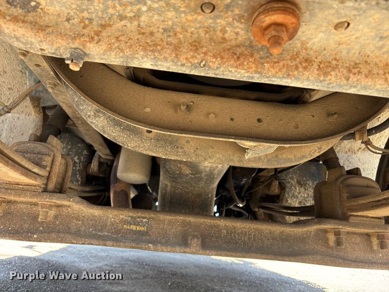 image for item EA4523 2001 International 4700 flatbed truck