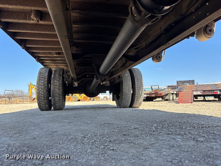 image for item EA4523 2001 International 4700 flatbed truck