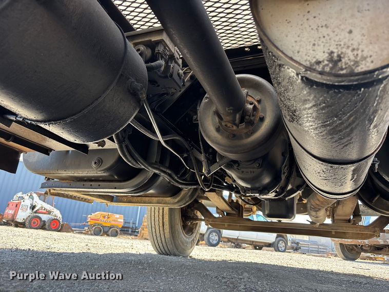 image for item EA4523 2001 International 4700 flatbed truck