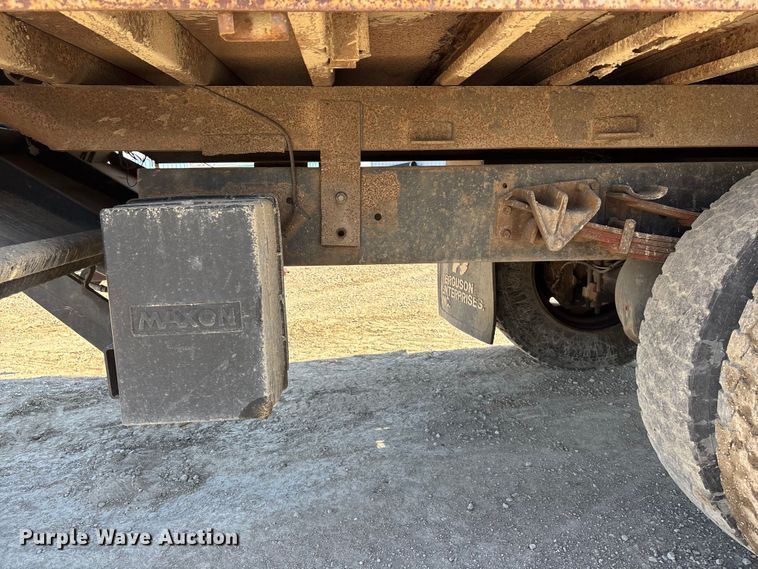 image for item EA4523 2001 International 4700 flatbed truck