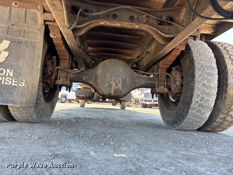 image for item EA4523 2001 International 4700 flatbed truck