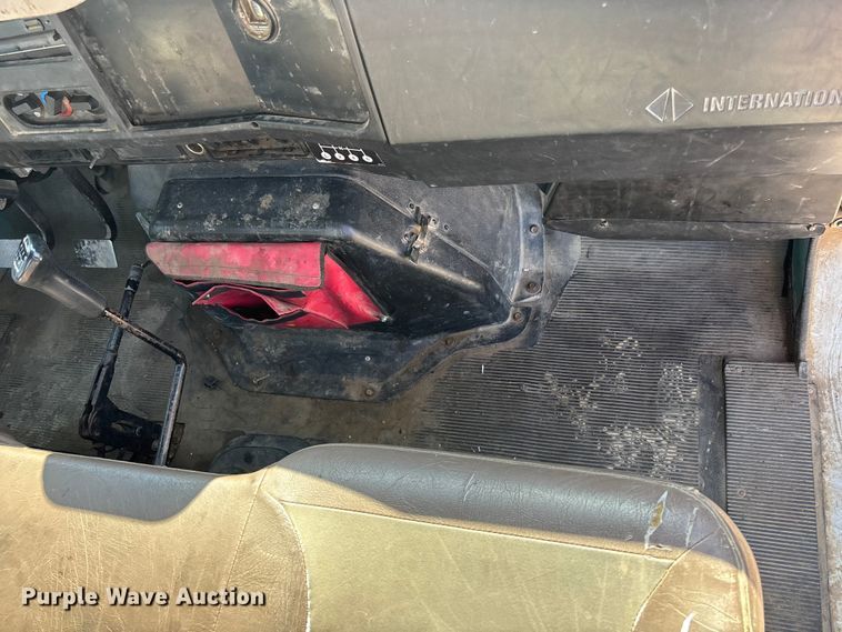 image for item EA4523 2001 International 4700 flatbed truck