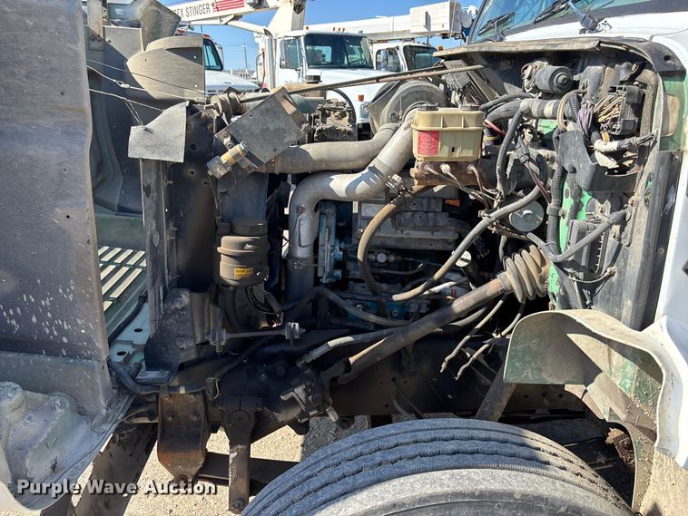 image for item EA4523 2001 International 4700 flatbed truck