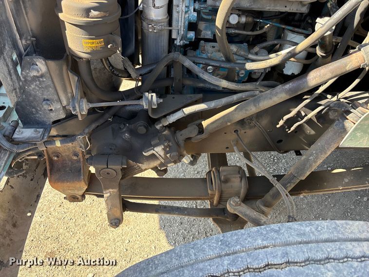 image for item EA4523 2001 International 4700 flatbed truck