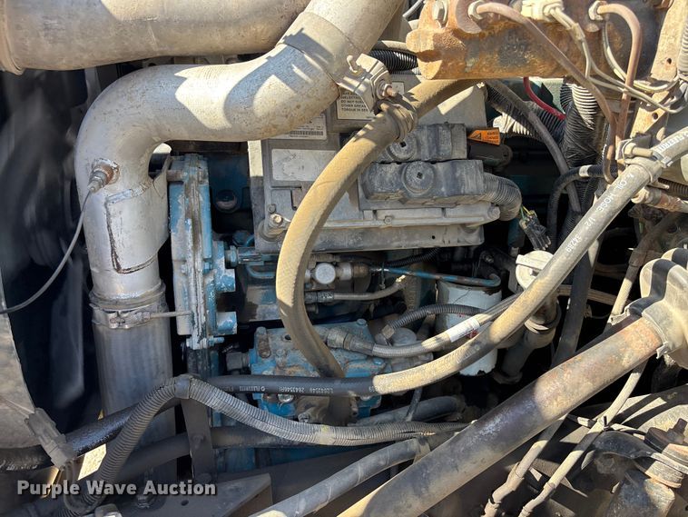 image for item EA4523 2001 International 4700 flatbed truck