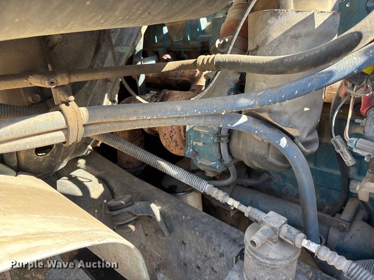 image for item EA4523 2001 International 4700 flatbed truck