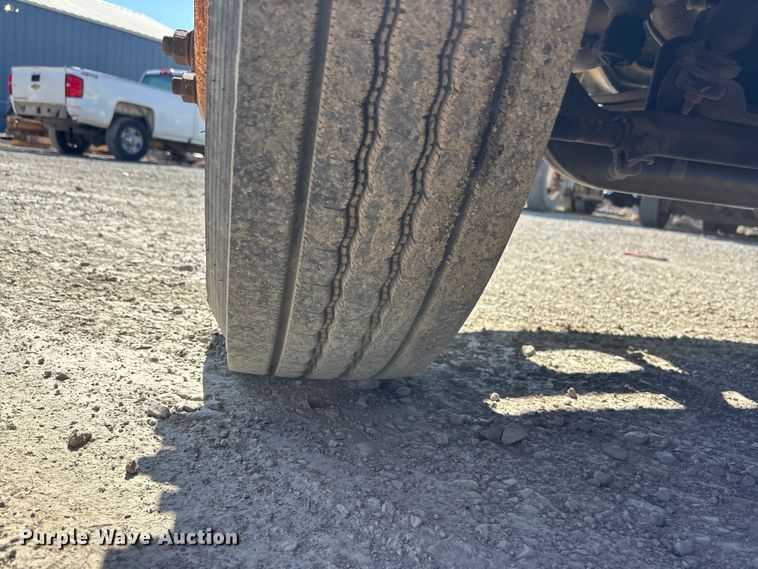 image for item EA4523 2001 International 4700 flatbed truck