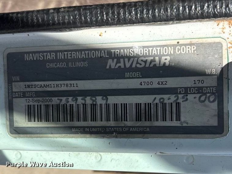 image for item EA4523 2001 International 4700 flatbed truck