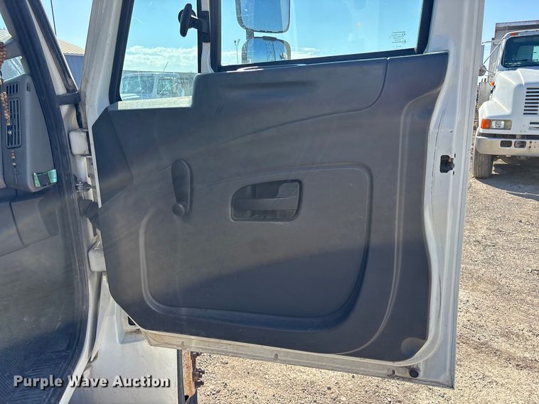 image for item EA4525 2016 International MH025 utility / service truck