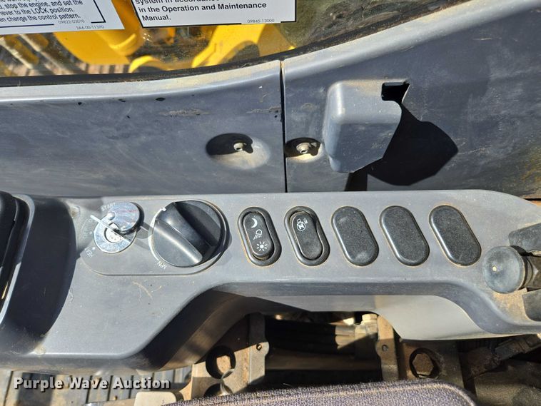 image for item EA5447 2021 Komatsu PC170LC-11 excavator