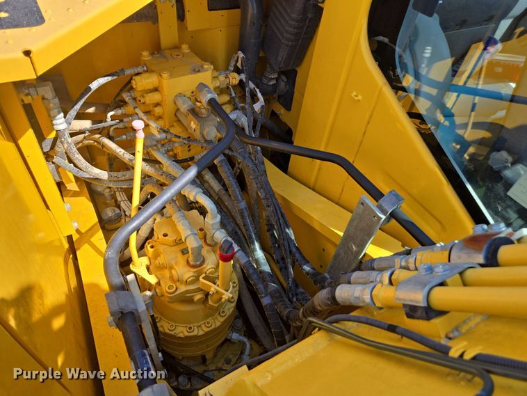 image for item EA5451 2021 Komatsu PC170LC-11 excavator