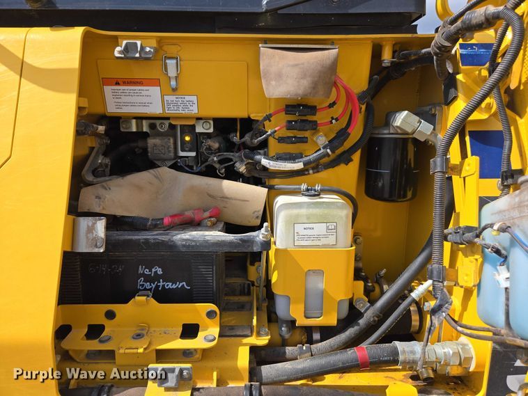 image for item EA5452 2020 Komatsu D51PX-24 dozer